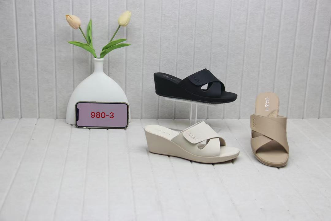 سليبر طبي نسائي مريح موديل 980-3 - Women’s Medical Slipper - أسود / مقاس 38 | CATALINA Jordan
